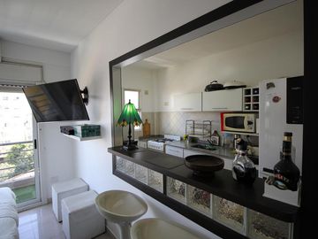 EXCELENTE SEMIPISO DE 2 AMBIENTES CON BALCON Y COCHERA CUBIERTA - VILLA PUEYRREDON