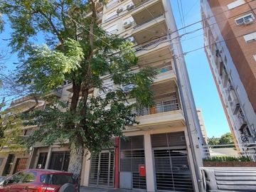 EXCELENTE SEMIPISO DE 2 AMBIENTES CON BALCON Y COCHERA CUBIERTA - VILLA PUEYRREDON