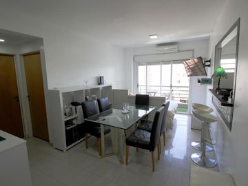 EXCELENTE SEMIPISO DE 2 AMBIENTES CON BALCON Y COCHERA CUBIERTA - VILLA PUEYRREDON