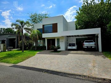 Venta Casa de 5 Ambientes con Pileta - Fincas de Hudson
