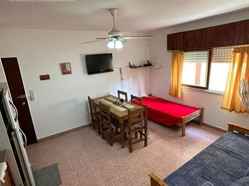 Practico departamento de 2 ambientes!!! Retasado!! toma vehiculo en parte de pago!!