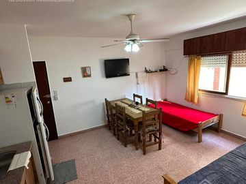 Practico departamento de 2 ambientes!!! Retasado!! toma vehiculo en parte de pago!!