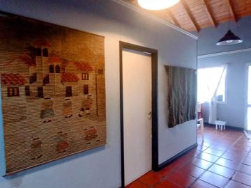 CASA EN VENTA CON CUATRO DORMITORIOS EN COSTA AZUL - OPORTUNDIAD - CON GAS NATURAL