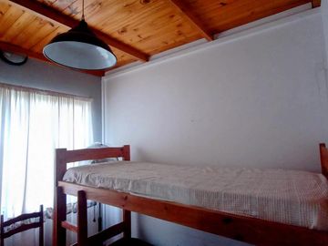 CASA EN VENTA CON CUATRO DORMITORIOS EN COSTA AZUL - OPORTUNDIAD - CON GAS NATURAL