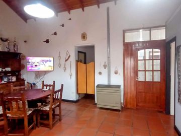 CASA EN VENTA CON CUATRO DORMITORIOS EN COSTA AZUL - OPORTUNDIAD - CON GAS NATURAL