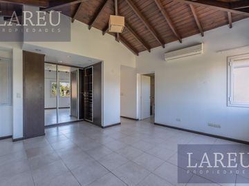 Casa en venta con renta - Barrio Privado Los Tacos