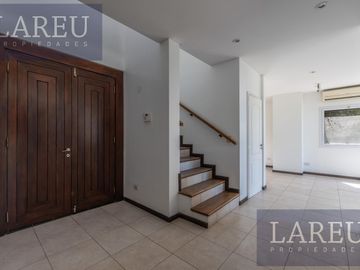Casa en venta con renta - Barrio Privado Los Tacos