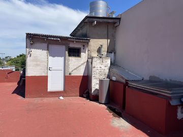 MB Ph en 1er Piso. al frente 4 Ambientes mas terraza. A 1 cuadra Estación José Marmol