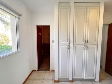 Venta casa de tres dormitorios con galeria y pileta en Barrio Privado Cadaqués Funes Hills