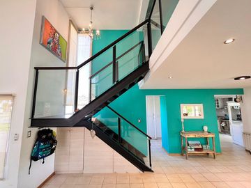 Venta casa de tres dormitorios con galeria y pileta en Barrio Privado Cadaqués Funes Hills