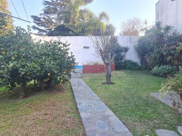 ¡Gran oportunidad! Casa en Florida Mitre, de 4 ambientes con gran jardín-En Venta