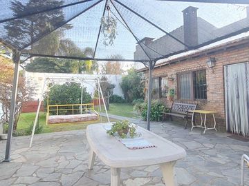 ¡Gran oportunidad! Casa en Florida Mitre, de 4 ambientes con gran jardín-En Venta