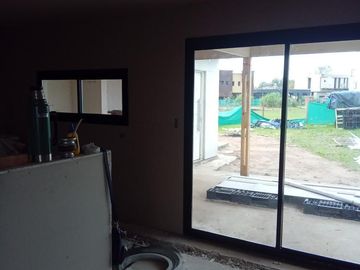 Casa en venta - 3 Dormitorios 2 Baños - 550Mts2 - Pilar del Este