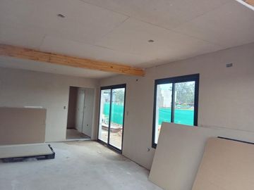 Casa en venta - 3 Dormitorios 2 Baños - 550Mts2 - Pilar del Este