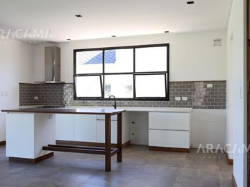 Casa en VENTA en Barrio Privado Lomas Athletic Links - Ezeiza