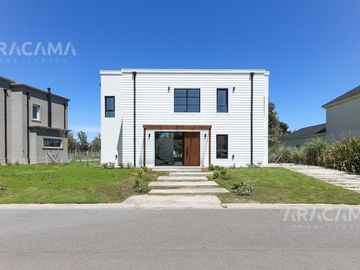 Casa en VENTA en Barrio Privado Lomas Athletic Links - Ezeiza