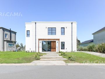 Casa en VENTA en Barrio Privado Lomas Athletic Links - Ezeiza