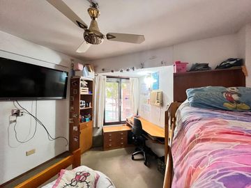 Venta departamento con patio, tres dormitorios, amenities, cochera, en Barrio Martin. Apto crédito
