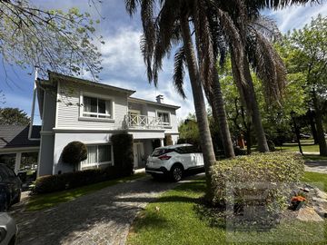 Casa en  venta Country Campos de Alvarez