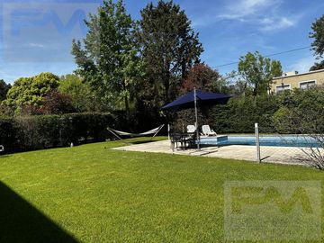 Casa en  venta Country Campos de Alvarez