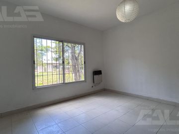 Casa en Venta en Ituzaingo - 3 Dormitorios - Quincho - Parque