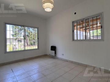 Casa en Venta en Ituzaingo - 3 Dormitorios - Quincho - Parque