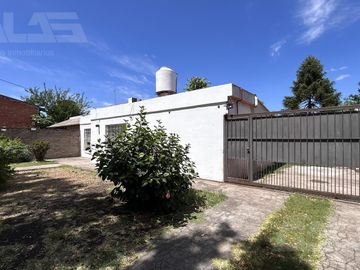 Casa en Venta en Ituzaingo - 3 Dormitorios - Quincho - Parque