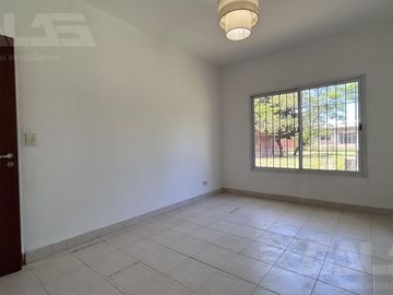 Casa en Venta en Ituzaingo - 3 Dormitorios - Quincho - Parque
