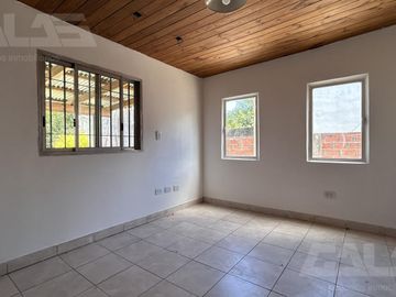 Casa en Venta en Ituzaingo - 3 Dormitorios - Quincho - Parque