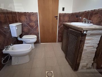 Casa en Venta en Ituzaingo - 3 Dormitorios - Quincho - Parque