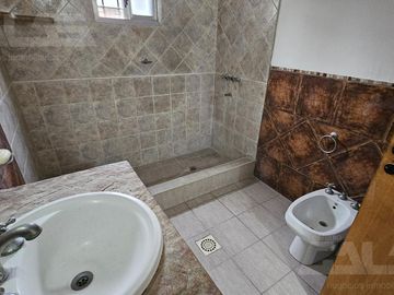 Casa en Venta en Ituzaingo - 3 Dormitorios - Quincho - Parque