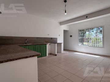 Casa en Venta en Ituzaingo - 3 Dormitorios - Quincho - Parque