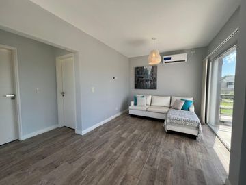 Casa en Venta al Golf - Haras Santa Maria - El Trebol