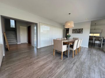 Casa en Venta al Golf - Haras Santa Maria - El Trebol