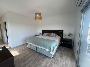 Casa en Venta al Golf - Haras Santa Maria - El Trebol