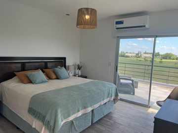 Casa en Venta al Golf - Haras Santa Maria - El Trebol