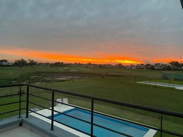 Casa en Venta al Golf - Haras Santa Maria - El Trebol