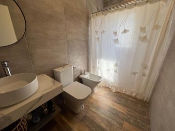 Casa en Venta al Golf - Haras Santa Maria - El Trebol