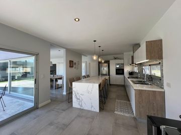Casa en Venta al Golf - Haras Santa Maria - El Trebol
