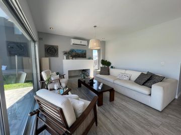 Casa en Venta al Golf - Haras Santa Maria - El Trebol