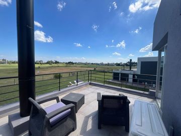 Casa en Venta al Golf - Haras Santa Maria - El Trebol