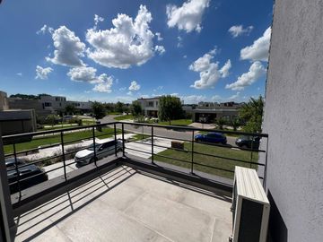 Casa en Venta al Golf - Haras Santa Maria - El Trebol