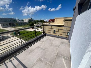 Casa en Venta al Golf - Haras Santa Maria - El Trebol