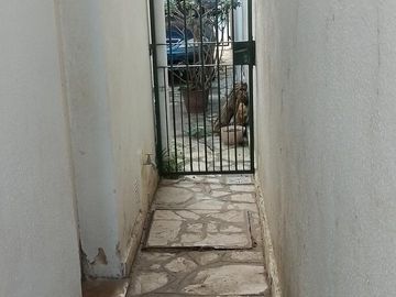 Casa en 1 planta 3 ambientes patio. Olivos.