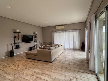 Casa en Venta  - Barrio El Cantón - Puertos / Escobar Pilar - PERMUTA!