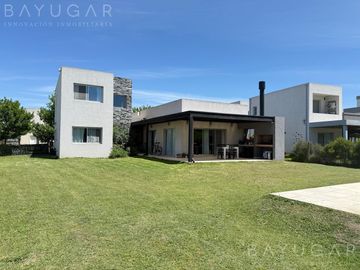 Casa en Venta  - Barrio El Cantón - Puertos / Escobar Pilar - PERMUTA!