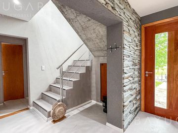 Casa en Venta  - Barrio El Cantón - Puertos / Escobar Pilar - PERMUTA!