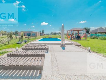 Hermosa casa en alquiler en Country Boca Ratón! Con Pileta y Parrilla!