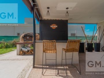 Hermosa casa en alquiler en Country Boca Ratón! Con Pileta y Parrilla!