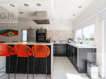 Hermosa casa en alquiler en Country Boca Ratón! Con Pileta y Parrilla!